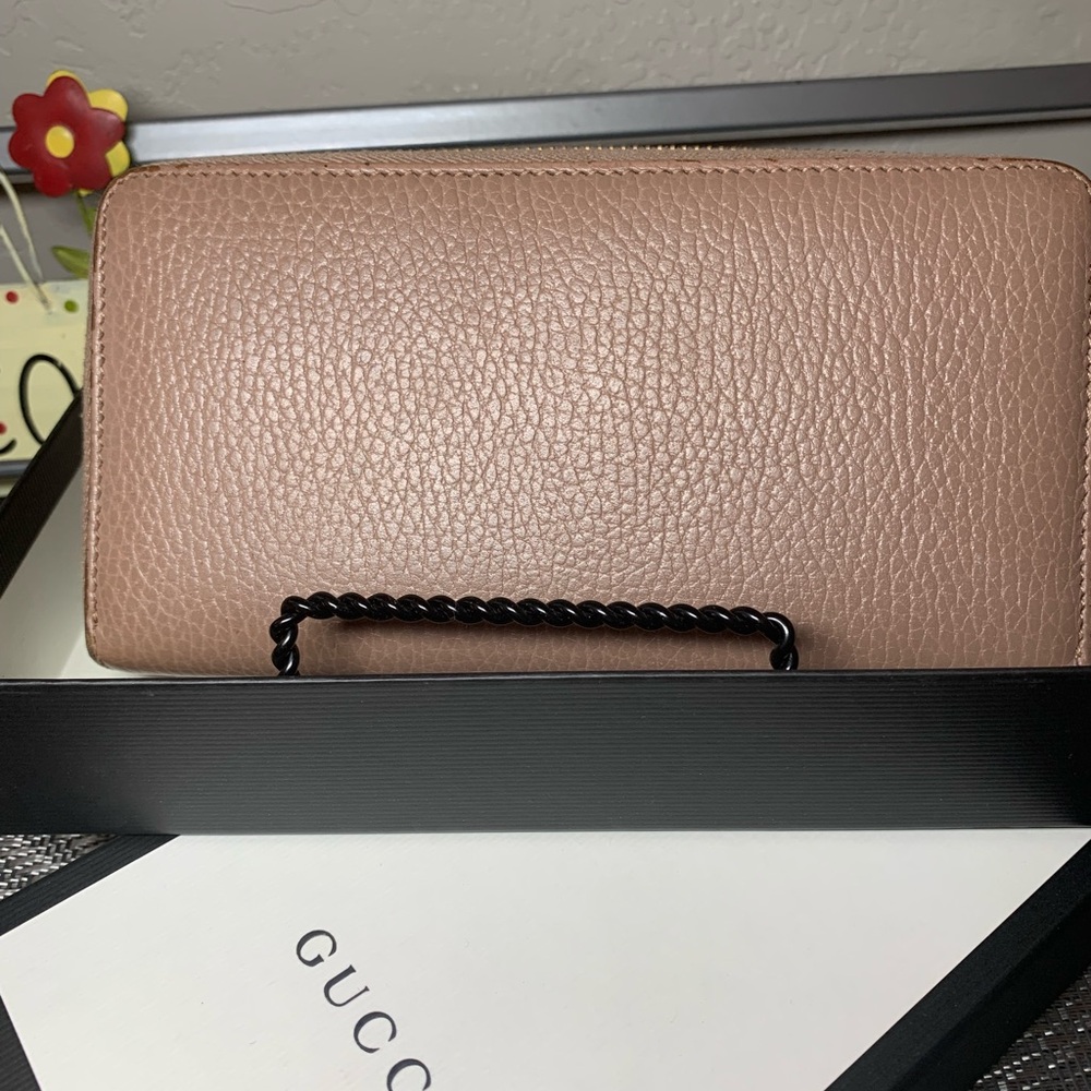 Beautiful Authentic Pre Owned Gucci Beige Leather Wallet - Picture 7 of 16